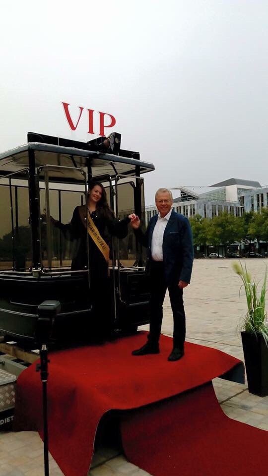 moruzzi-group-ruota-panoramica-cabina-vip-red